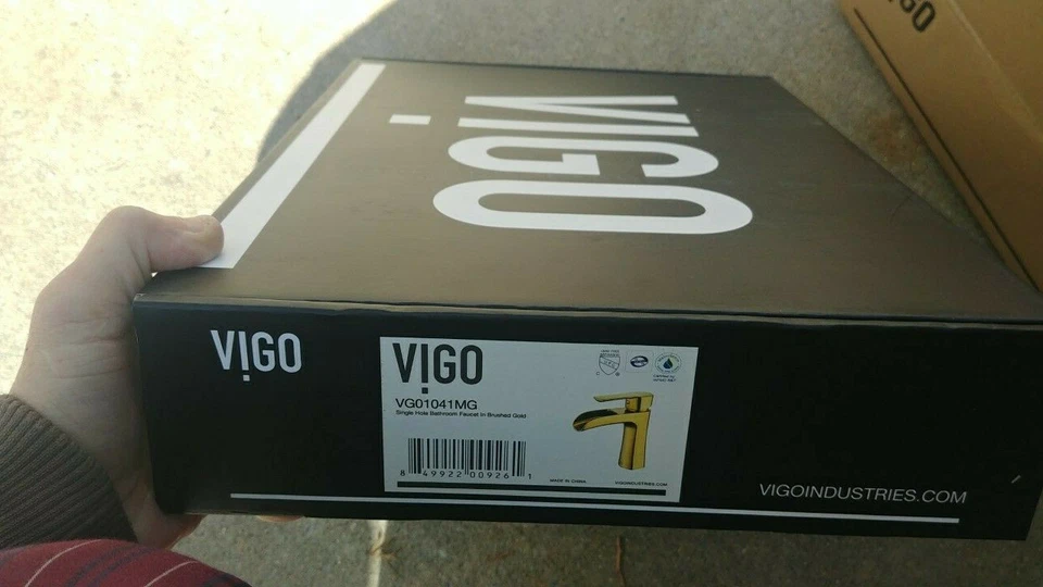 Grifo de baño VIGO Paloma de un solo orificio monomando en oro mate Foto 3 de 4