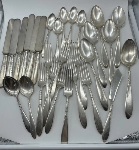 QUEEN ANN / ST. MORITZ SILVER PLATE LOT OF 28 FORKS SPOONS KNIVES MONOGRAM "L"