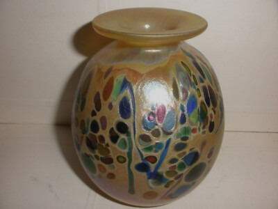 Nice  irredescent art glass vase signed Rick Hunter 