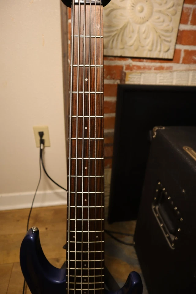 Bajo Aria 6 cuerdas con diapasón de palisandro - Excelente estado Foto 3 de 4