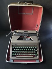 Vintage Royal Quiet De Luxe Typewriter 1950 s...