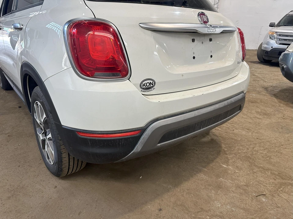 Used Rear Bumper Assembly Rear fits: 2016 Fiat 500 4 Dr X model Trekking w/o par Foto 2 de 4