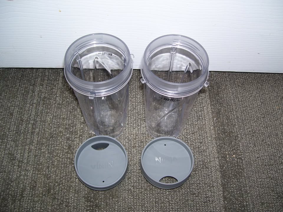 Pair of Genuine Ninja 16 oz blender cups with lid 3 tabs
