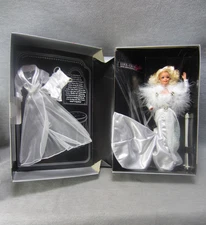 FAO Swartz Barbie Doll Mattel 11652 SILVER SCREEN Rooted Lashes Extra Gown