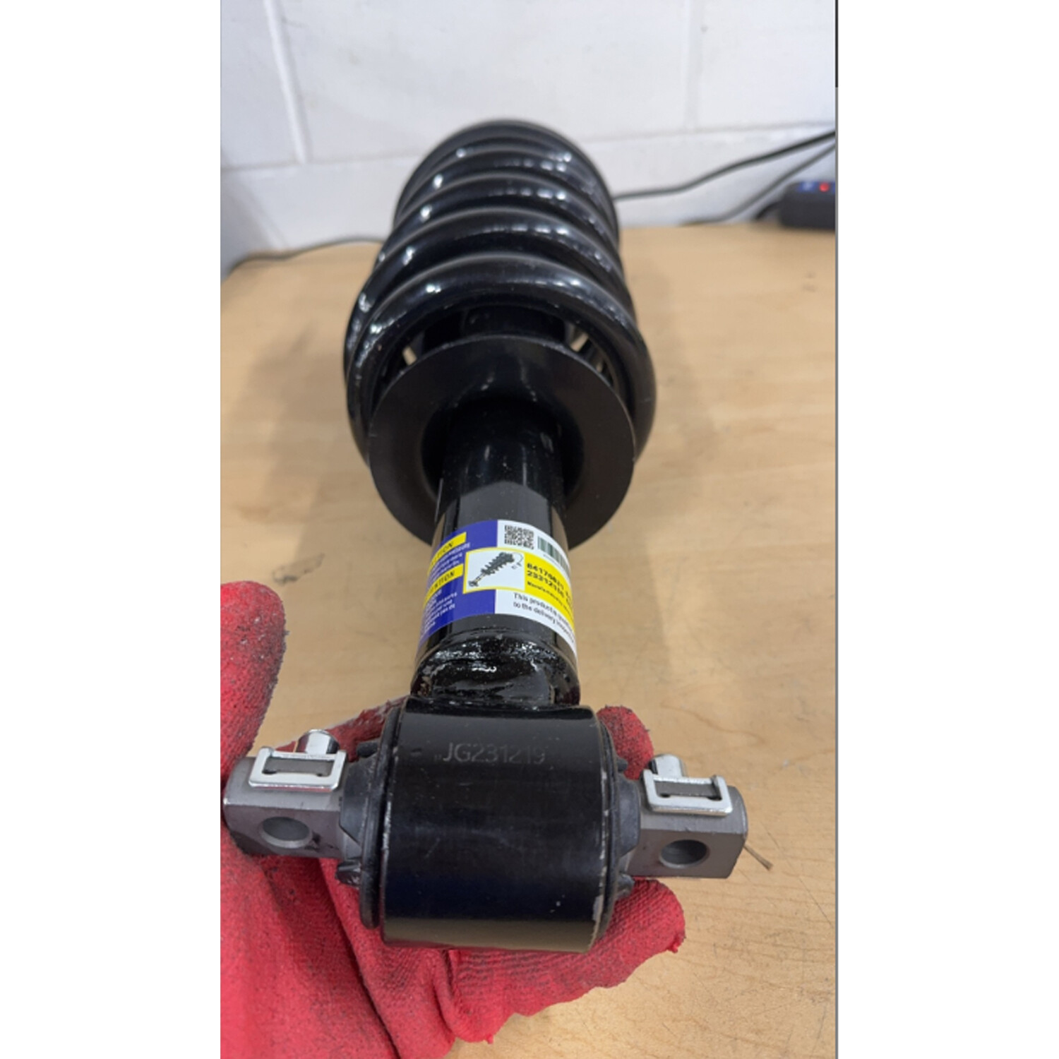 2x Front Shock Absorber Strut Assemblies For Chevy Tahoe, Suburban, Silverado, GMC Yukon & More