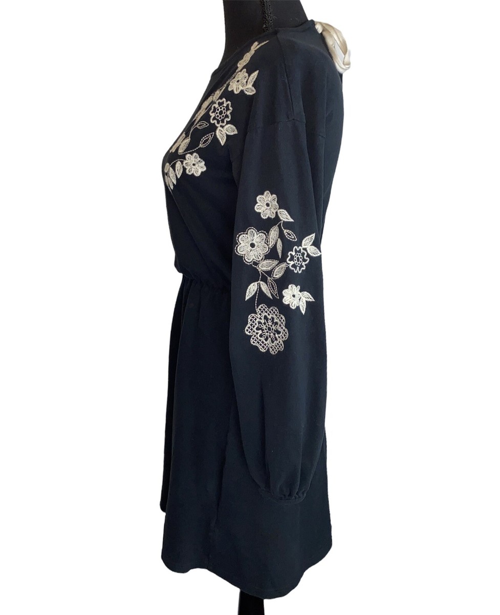 green emerald velvet dress Roberto Cavalli // Black & Yellow Silk Floral Embroidered Dress – VSP  Consignment main image 0