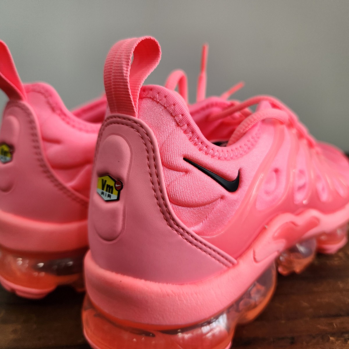 bright pink vapormax plus