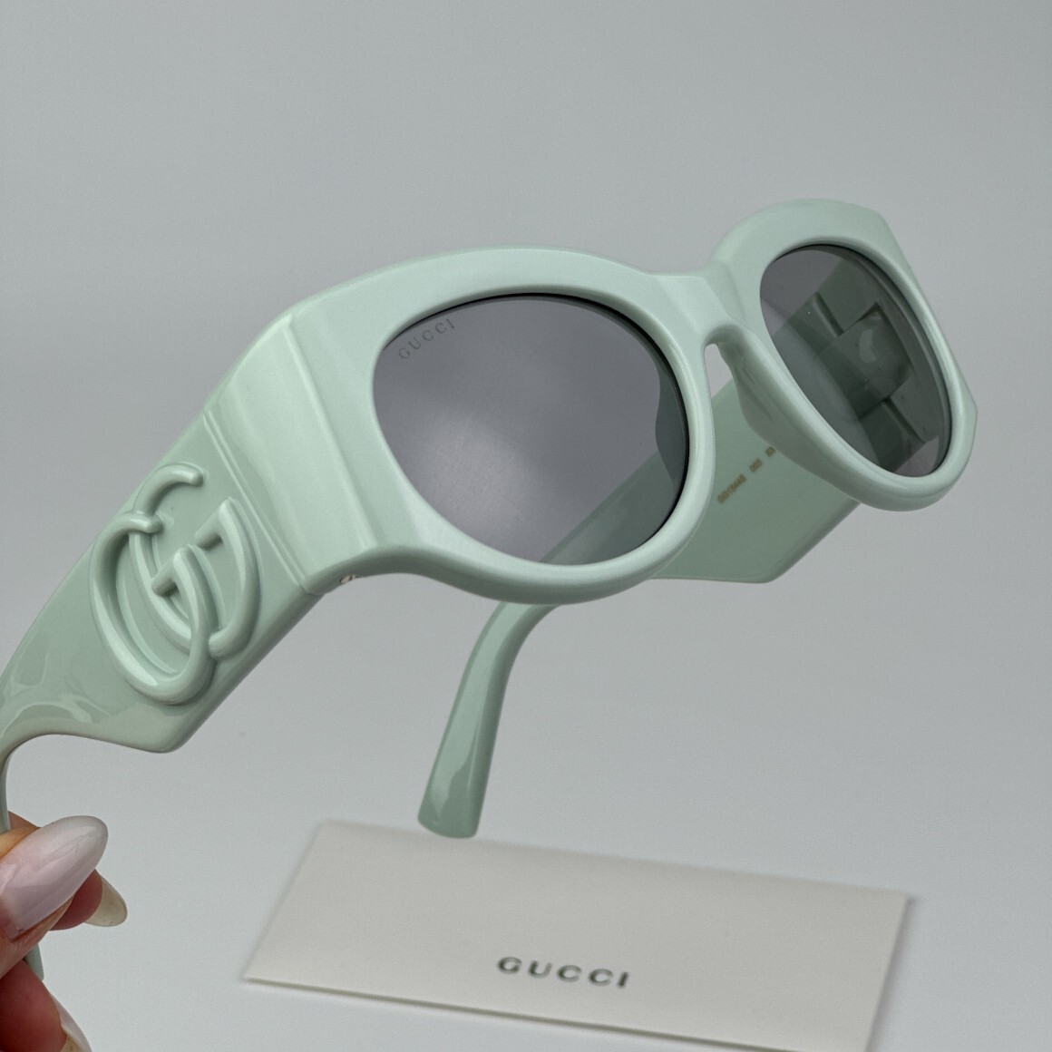 Gucci Women AUTHENTIC Sunglasses Green Grey Oval GG1544S 003  display picture 1