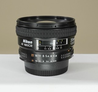 VG Nikon Nikkor AF 20mm f2.8 Lens w/ Caps & Hood Haze on Rear element READ