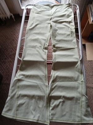 Fabletics Oasis Pure Lux High Waist Leggings mit Schlag grün/weiß Gr. L Kurz