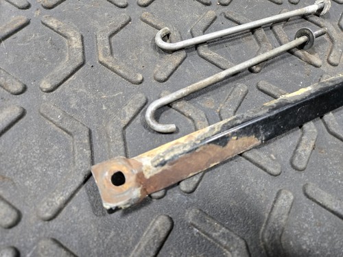 1996-1997 Lexus LX450 FZJ80 Toyota Land Cruiser BATTERY HOLD DOWN BRACKET - Picture 2 of 8