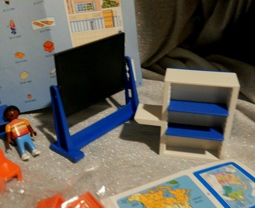 Playmobil School Set 5941 - Take Along Playset Replacement Pieces - Picture 6 of 6
