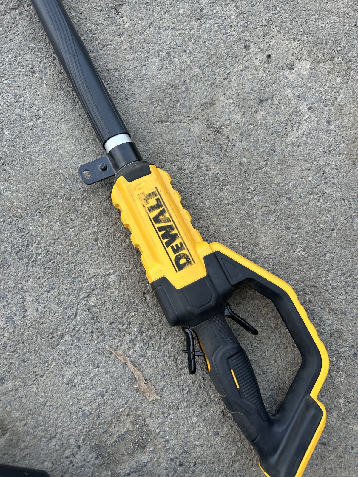 DeWalt DCPH820B 20V MAX 22 in. Pole Hedge Trimmer (Tool Only) USED