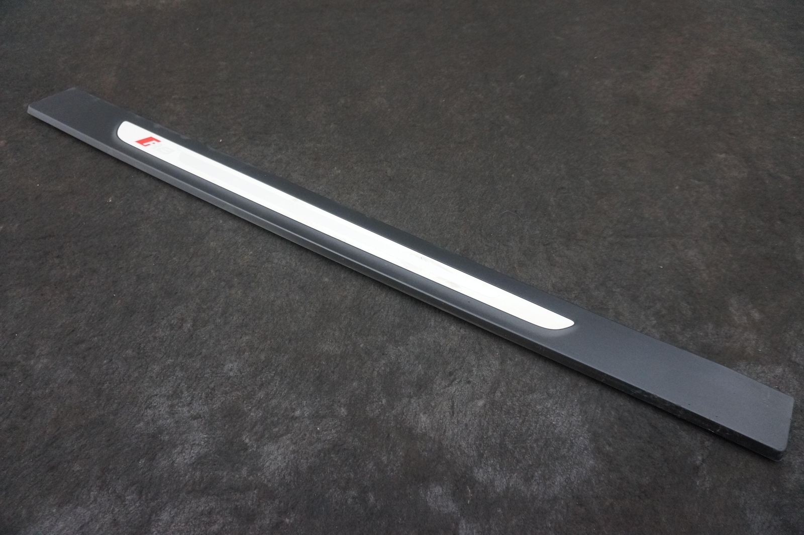 Right Side Door Sill Scuff Plate Trim Panel OEM 4S0853372 Audi R8 4S 17-23 *Note