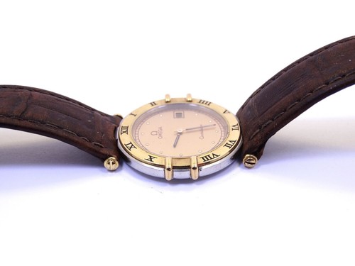 Orologio Vintage OMEGA CONSTELLATION 33mm Lunetta Oro 18k Numero Romano 1379 Quarzo - Foto 5 di 10