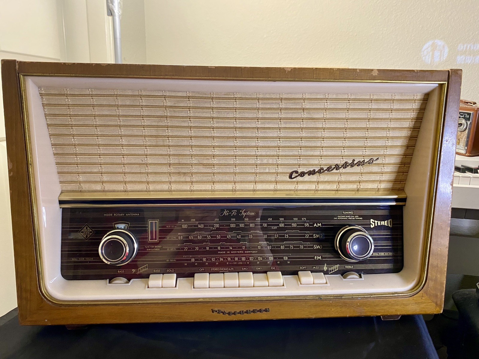 Antique audiophile TELEFUNKEN Vacuum tube radio made in West Germany#0142