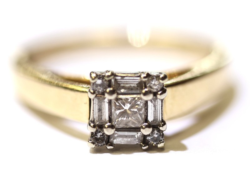 14k yellow gold Natural .37ct diamond PROMISE ring 4.4g estate PRINCESS HALO