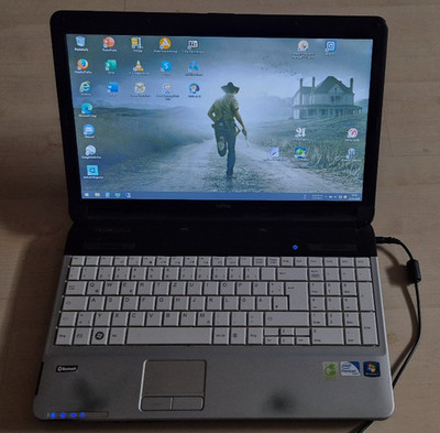 15,6'' Retro Notebook Fujitsu Lifebook A530 Intel Pentium P6100 4GB 500GB SSD