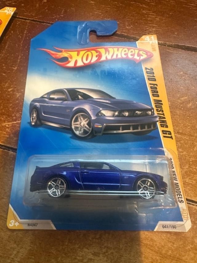 2009 Hot Wheels New Models 2010 Ford Mustang GT #41 Blue