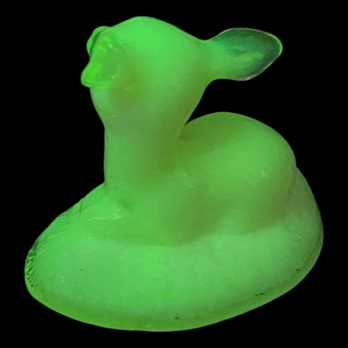Boyd Art Glass Bingo the Deer Fawn 1997 Lemon Custard Vaseline GLOWS - Picture 5 of 12