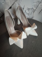 Betsey Johnson  Nobble  Ivory Glitter Bow Heels   Size 9.5  