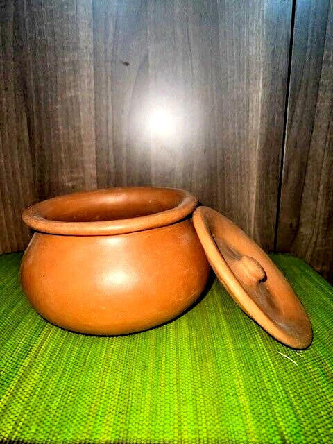 Olla de terracota ecológica hecha a mano con tapa - 1 litro para cocina versátil Foto 2 de 3