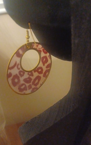 Unique Shell Circular Drop Earrings With Burgandy And Gold Toned Accents - Picture 5 of 11