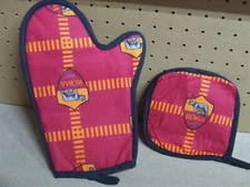 FOOTBALL JERSEY PRESINE GLOVE SET BARBEQUE ROME GIFT IDEA NEW