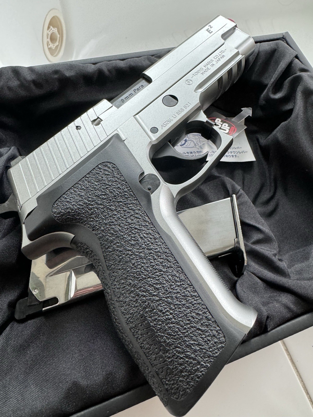 Tokyo Marui SIG sauer P226 Stainless Version Gas Blowback Pistol