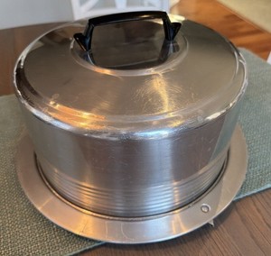 Vintage Regal Ware Aluminum Cake Keeper Carrier Clasp Lock