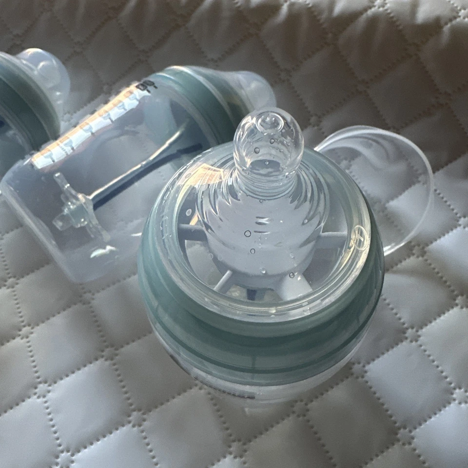 Biberones anticólicos avanzados Tommee Tippee con sensores de calor - 0 m+ 3 (9 fl. oz) Foto 3 de 3