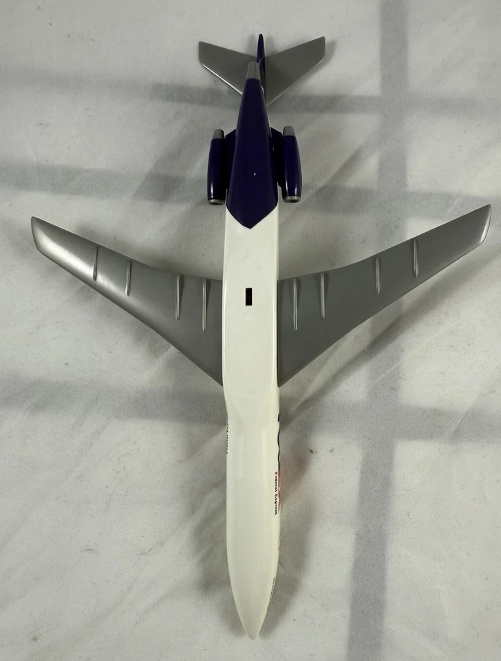 Fedex Boeing 727-200 / 2S2F N201FE 1/200 Scale Rare Plastic Model - Image 4 of 4