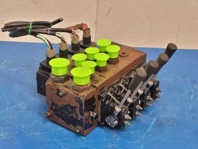 Danfoss PVG 32  4 x Proportional Hydraulic Valve Block 159B5171 Servo Valves