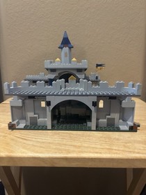 LEGO Castle King's Castle Siege 7094 Fantasy Era. All minifigures and dragon!