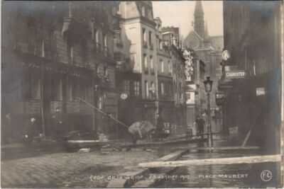 CPA Inondations 1910 PARIS Place Maubert (996646)