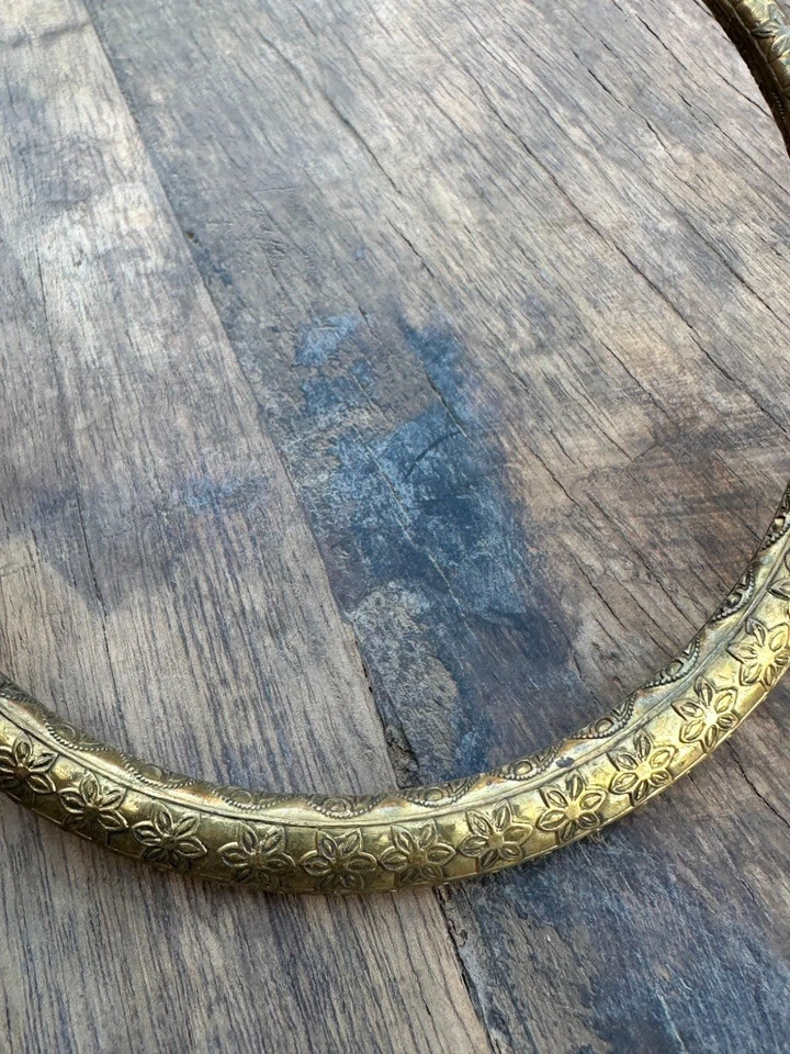 Gargantilha feminina antiga vintage bronze esculpida à mão design floral Hasli - Imagem 4 de 4