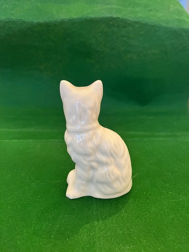 Vintage Belleek Cat Porcelain Shamrock Irish Luck Green Eyes St. Patrick’s Day - Picture 3 of 3