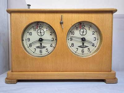 Vintage UdSSR Soviet Wooden Tournament Chess Clock Jantar Amber OChZ 1960s