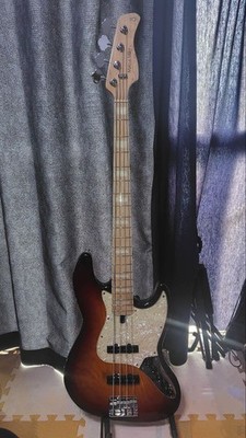 Excellent Sire V7 Active Bass 4-Saiter