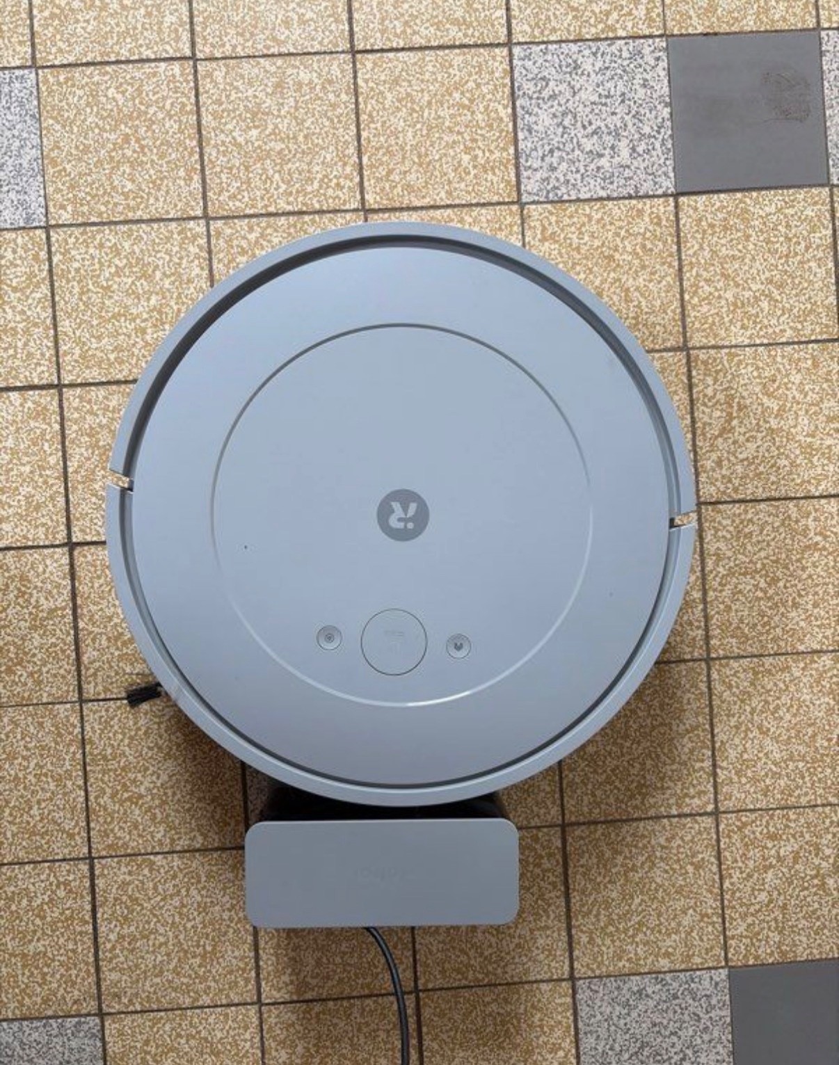 iRobot Roomba Combo Essential gris robot aspirateur laveur d'occasion comme neuf