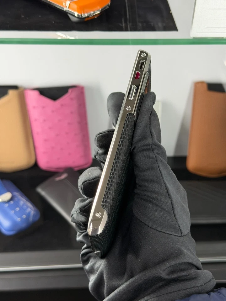 Vertu Original Brand Signature Touch 2014 Lizard🦎 - Black (Unlocked) - Image 2 of 4