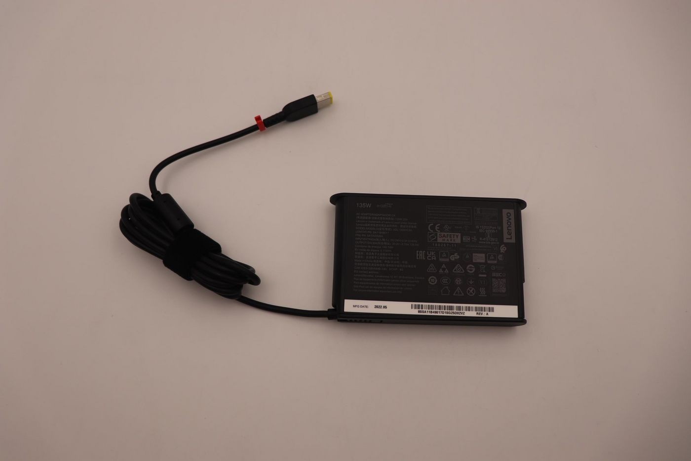 Lenovo 5A10V03265 135W AC Adapter Slim Tip 100-240V