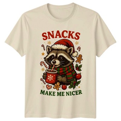Snacks Make Me Nicer Waschbär Weihnachten Urlaub Herren Damen Grafik T-Shirt