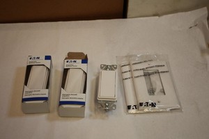 Eaton 7503W-BOX 15 Amp Decorator Switch 3-Way 120/277V White 3 pcs + 2 covers