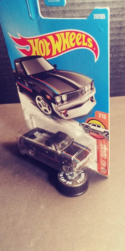 Hot Wheels Datsun 620 HW HOT TRUCKS 317/365 NUEVO EN TARJETA AZUL Foto 3 de 4