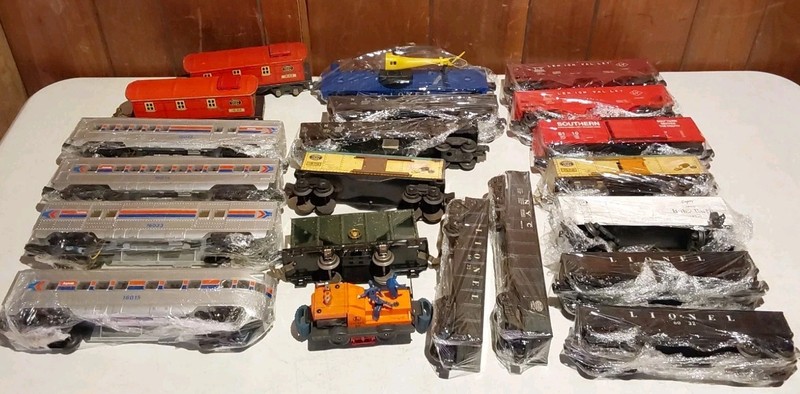 LARGE LOT OF O GAUGE FREIGHT CARS MIXED ROADNAMES #2