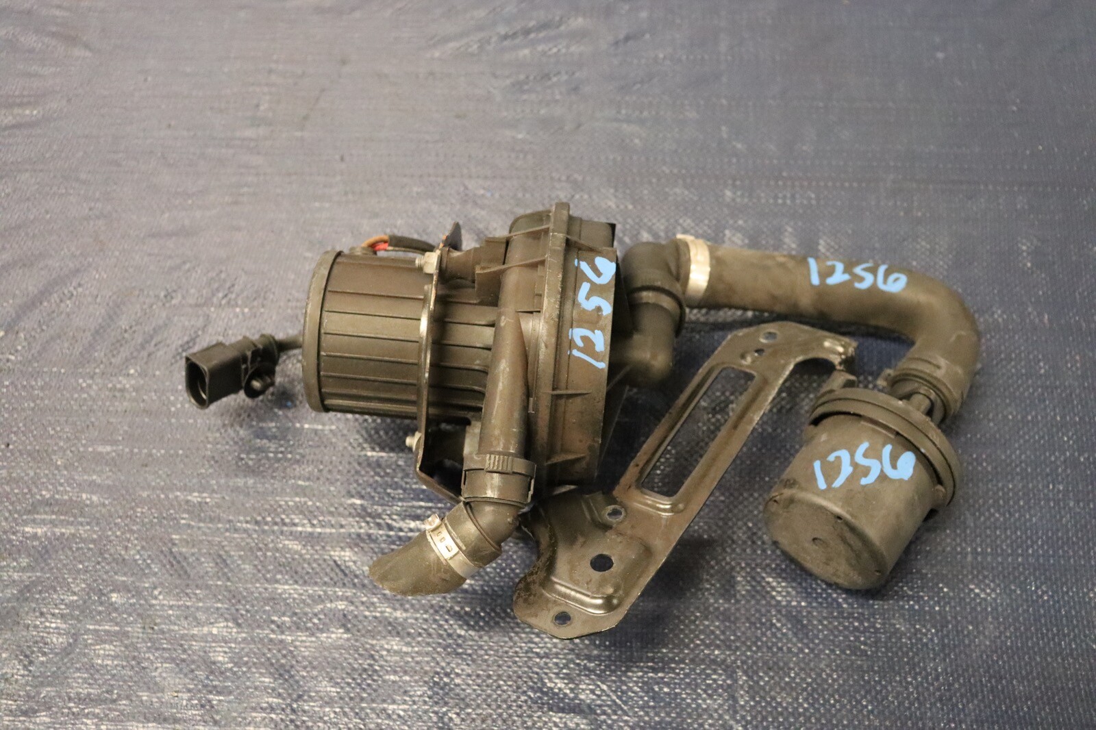 2012 AUDI R8 5.2 QUATTRO SPYDER V10 OEM SECONDARY AIR INJECTOR PUMP  #1256