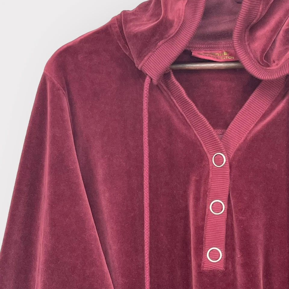 Suéter feminino Avenue Velour Collection 22/24 marrom com capuz bolsos macios D75 - Imagem 3 de 4