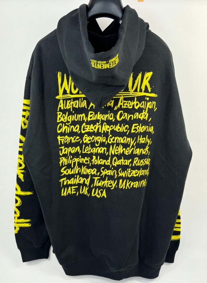 VETEMENTS - VETEMENTS WORLD TOUR OVERISZED HOODIE SIZE: XS VETEMENTS - VETEMENTS WORLD TOUR OVERISZED HOODIE SIZE: XS
