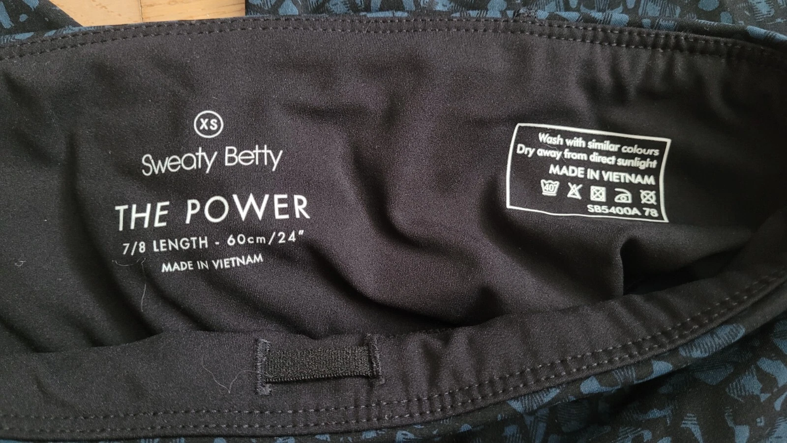 sweaty-betty power dark print 7/8 length leggings